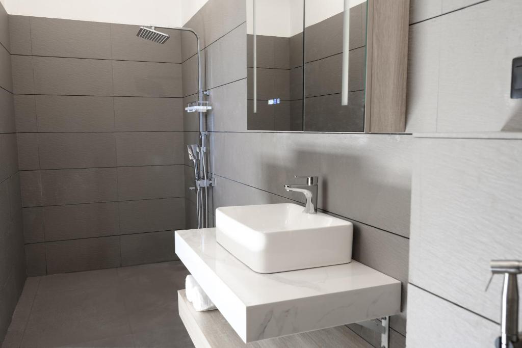 Modern bathroom with rain shower at the Kondey villa stay